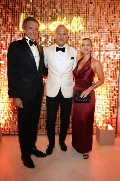 Con el periodista Claudio Rígoli y su novia, Elisa Comparin.