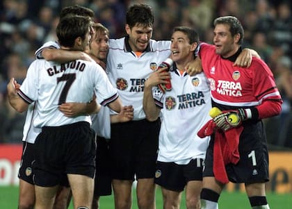Con el Piojo López, el Kily González y Santiago Cañizares en los increíbles años de Valencia, de 1999 a 2004; Pellegrino ganó dos Ligas, una Supercopa española, otra Supercopa europea y la Copa UEFA