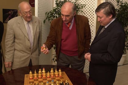 Con el presidente Fernando de la Rúa y Anatoly Karpov, en una visita al país en 2001