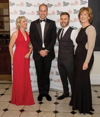 Con el príncipe William en un
aniversario de la organización benéfica Child Bereavement UK y Gary Barlow.