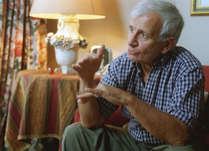 Con el regreso de la democracia, Desanzo trabajó en varios proyectos que buscaban retratar historias de violencia vinculadas a la última dictadura militar