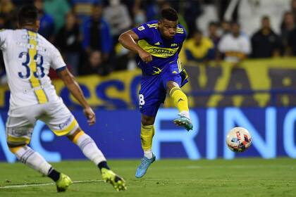 Con el revés del pie izquierdo, Fabbra puso el segundo gol de Boca ante Rosario Central.