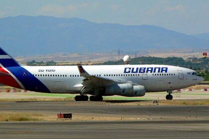 Con el tercer vuelo de Cubana de Aviación se habrán traído de Cuba 600 argentinos varados y todavía quedarán 400 en la isla