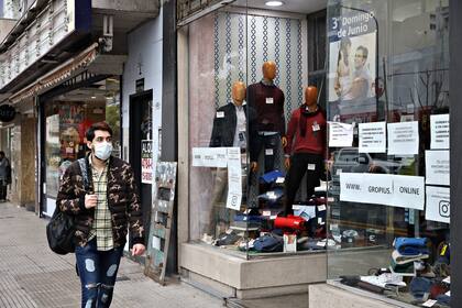 En las grandes arterias comerciales de la ciudad, los locales de indumentaria y calzado podrán reabrir a partir del 3 de agosto