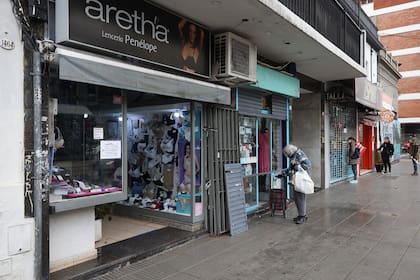 "Nunca vi esto, porque además de la situación económica, está el miedo de infectarte", dice uno de los comerciantes