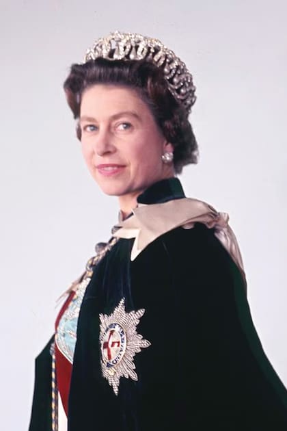 Con esta imagen inédita de Isabel II, tomada por Cecil Beaton en 1968, el Rey recordó a su madre.