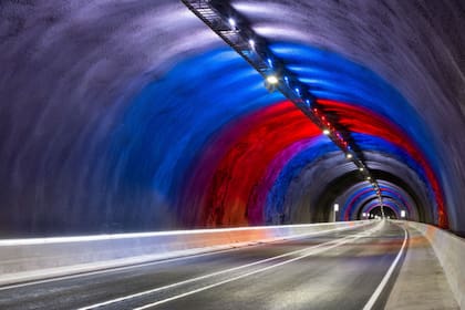 Con estas construcciones, ya es costumbre en las Islas Feroe, viajar debajo del mar