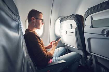 Con este avance no tendrías que volver a poner tu celular en modo avión durante tu vuelo