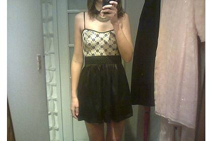 Con este ni salió del probador para mirarse en el espejo grande. Ni una chance le dio al pobrecito