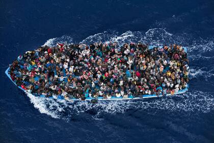 Con este trabajo, el fotógrafo italiano obtuvo el segundo premio en la categoría General News Single; en ella se ven refugiados después de un naufragio en el norte de Libia.