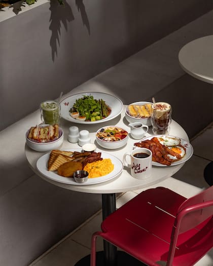 Con estética de diner norteamericano, la mesa del desayuno está servida a toda hora en Nicky Cheese