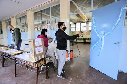 Con esttrictos protocolos se desarrollan las elecciones en Mendoza