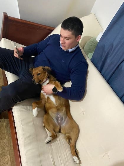 Con Fabián, su papá.