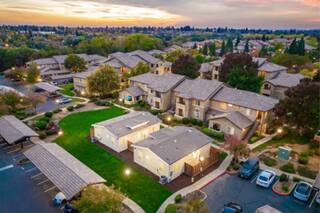 Cómo son las casas modernas de California que se instalan en patios traseros y cuestan US$95.000