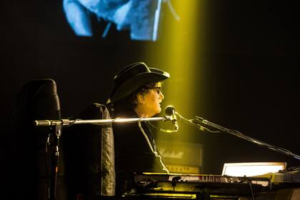 Con felicidad, Charly García tocó para sus fanáticos en el Gran Rex, que corearon con locura todos sus temas