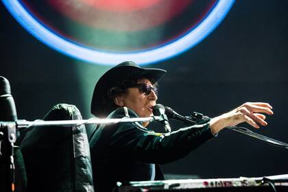 Con felicidad, Charly García tocó para sus fanáticos en el Gran Rex, que corearon con locura todos sus temas