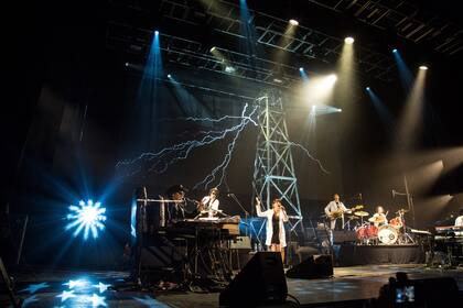 Con felicidad, Charly García tocó para sus fanáticos en el Gran Rex, que corearon con locura todos sus temas