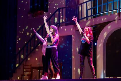 Con Florencia Peña a la cabeza, un ensayo de la versión argentina de Mamma mia!; el musical ctiene libreto original de la dramaturga británica Catherine Johnson y desde 1999 fue visto por 70 millones de personas en todo el mundo