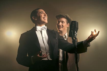 Con gran simbiosis y empatía, Oscar Lajad y Lucas Gerson deslumbran con sus interpretaciones de Carlos Gardel y Frank Sinatra