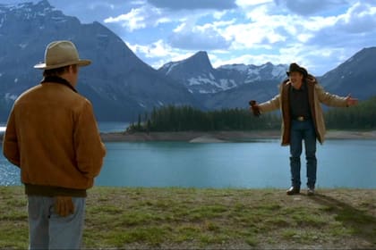 Jake Gyllenhaal y Heath Ledger en una de las escenas más recordadas de Secreto en la montaña