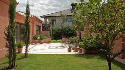 Un jardín concebido por Carlos Thays en el barrio Castores de Nordelta
