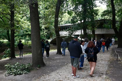Con inscripción previa, de lunes a viernes se puede visitar con guía la Casa sobre el Arroyo