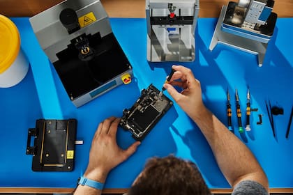 Con iOS 18 llega una nueva función para supervisar el uso de repuestos usados para reparar un iPhone: mostrará un mensaje de alerta si son piezas tomadas de un teléfono denunciado como robado