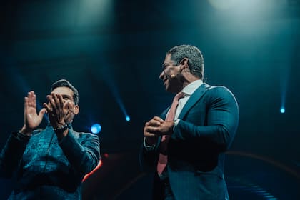 Con Ismael Cala como conductor del evento, Francis Suarez, alcalde de Miami, participó de la novena edición del America Business Forum en Punta del Este, Uruguay
