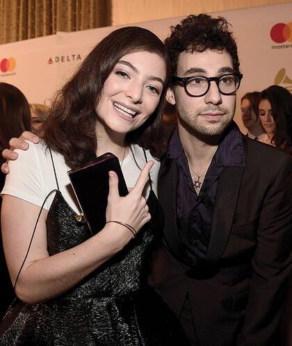 Con Jack Antonoff, el productor de su segundo disco, en marzo de este año
