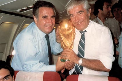Con José María Muñoz, tras la consagración argentina de México 1986; ese Mundial lo transmitieron para Radio Rivadavia