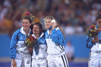 Con Karina Masotta y Jorgelina Rimoldi, con quien trabaja en el hockey del club Boca. "Ideal por ser hockey y en Boca, ya que soy bostera"