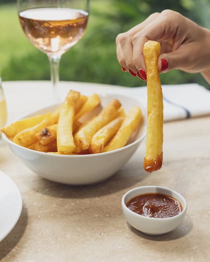 Con la ejecución del chef Martín Lukesch, eligen papas del año, de cosecha temprana, de diferentes zonas, en general de Balcarce o Mendoza, y las cocinan en un horno convector