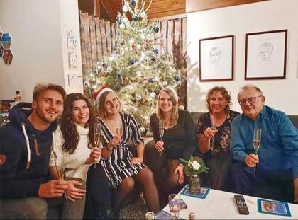 Con la familia
de Tom en Bélgica. Luli
planea llevar a su novio
a conocer Cataratas del
Iguazú los primeros días
de mayo. “Voy a trabajar
en una película que se va
a filmar allá y él me va
a acompañar”, cuenta
entusiasmada la actriz,
que además ya confirmó
su participación en una
nueva tira de televisión.