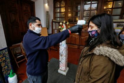 Con la fe intacta, los fieles de todos los credos regresaron a los templos de la Ciudad. Basílica del Pilar, en Recoleta