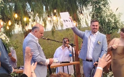 Con la firma de los testigos, como se hace en otros países del mundo