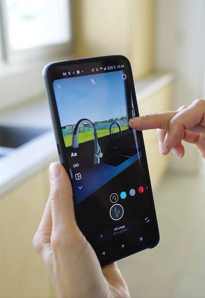 Con la funcionalidad de realidad aumentada, disponible en la cuenta de Instagram de FV, podés proyectar cómo las diferentes líneas de grifería lucirían en tus espacios.