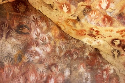 Con la hematina, maghemita, natrojarosita, illita y tierra verde se obtuvieron las tonalidades rojas, violáceas, ocres, amarillas y verdes. Utilizaron también el negro (óxido de manganeso) y el blanco. En unos análisis se detectó yeso agregado a los pigmentos, que daba mayor adherencia a la mezcla