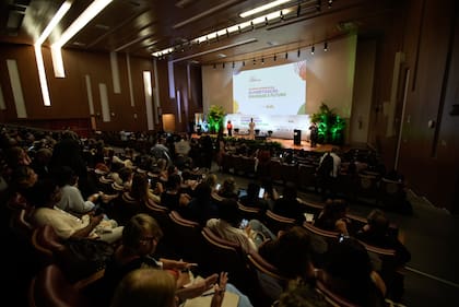 Con la idea de que la alfabetización no es solo una meta educativa sino un motor de movilidad social y desarrollo sostenible, el Ministerio de Educación de Brasil organizó el Encuentro Internacional Alfabetización, Equidad y Futuro