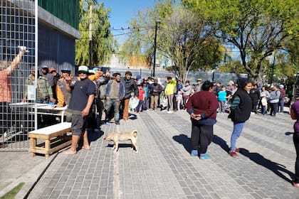 Con la llegada del coronavirus, se cuadruplicó la cantidad de personas a las que asiste diariamente el comedor con desayuno y almuerzo
