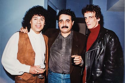 Con La Mona Jiménez y Luis Alberto Spinetta. Con el Flaco, desde el disco Kamikaze, trabajó en distintas etapas de su carrera