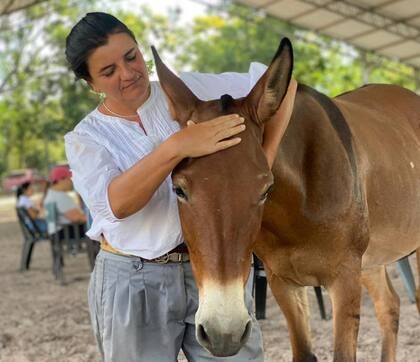 Con “La Monedita", Cataldi incluso proyecta incorporarlos en terapias asistidas: “Tengo ganas de incluir la mula en equinoterapia"