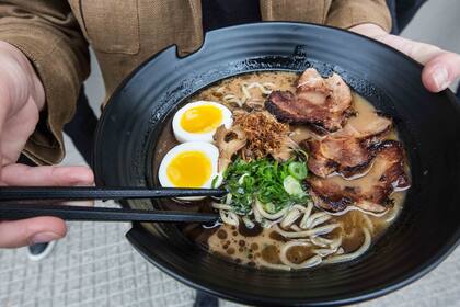 Con la pandemia tuvieron que posponer la inauguración de un local e incorporar el delivery como servicio.