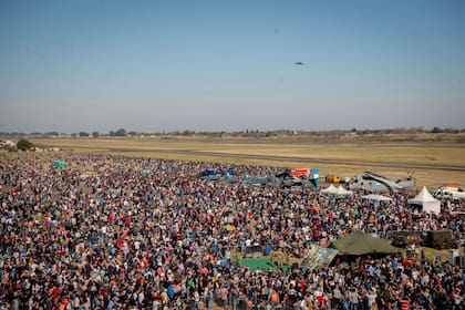 Con la presencia de Taiana culminó el festival aéreo “Argentina Vuela 2022”