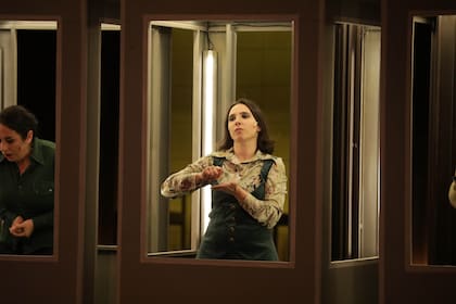 Con la Prueba 8, Feldman se propone indagar la problemática de la traducción y explorar las capas de sentido que subyacen en una expresión, en una palabra, en una acción