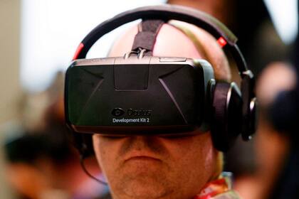 Con la red social más grande del mundo, Facebook planea extender sus dominios en el desarrollo del visor realidad virtual Oculus Rift