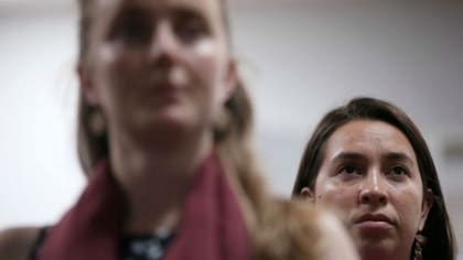 Con la referencia a Alicia MAchado, Hillary Clinton apeló al voto femenino, que los sondeos sugieren que se le puede resistir