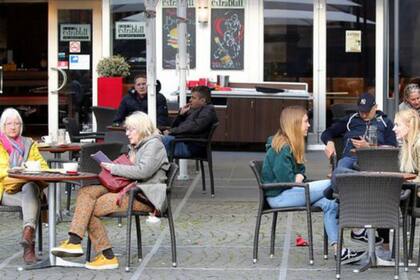 Con la relajación de la cuarentena, algunos cafés y restaurantes han comenzado a abrir sus puertas