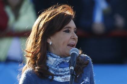 Con la venia de Cristina Kirchner, La Cámpora ensaya una aproximación al jefe camionero
