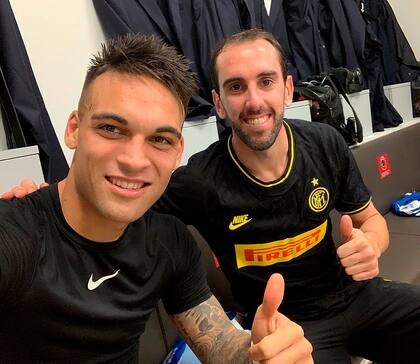 Con Lautaro Martínez, compañeros en Inter hasta el año pasado..., pero mañana, rivales en Brasilia en el clásico del Rio de la Plata