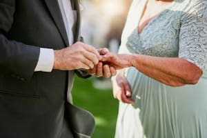 Con los años, el amor se transforma en amistad y compañerismo (Foto: iStock)